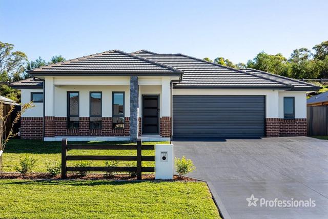 14 Squires Ave, NSW 2570