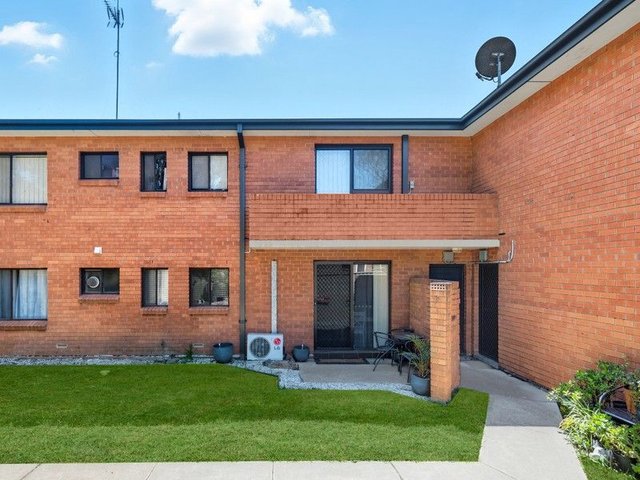 4/8 Dent Street, NSW 2750
