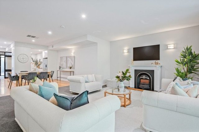 2/4 Centro Avenue, WA 6008