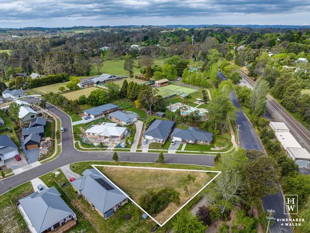 1 Lochinvar Drive, NSW 2578