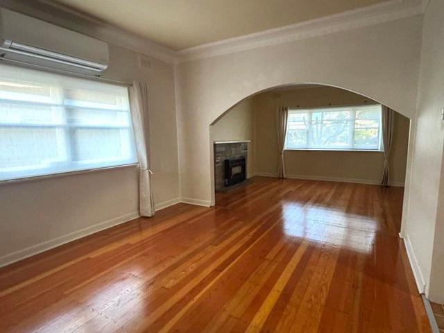 10 Dunedin Street, VIC 3012