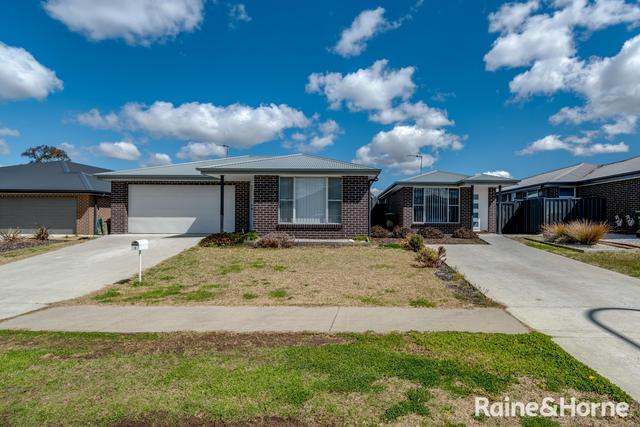 3 & 3a Madeleine Drive, NSW 2580