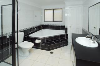Main bathroom (2005-03-24)