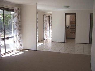 Lounge/Dining Area