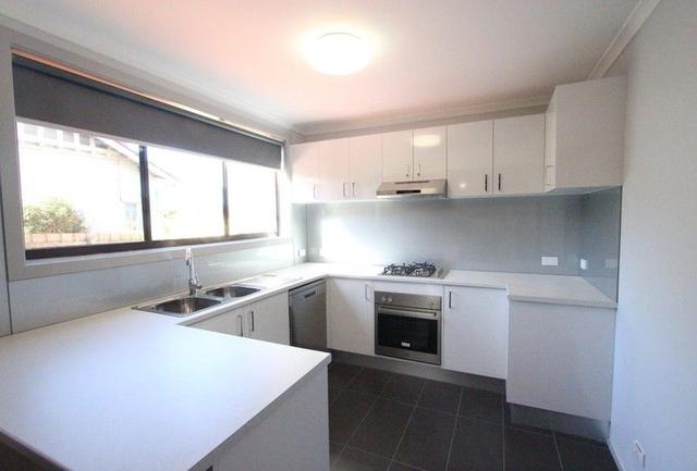 2/33 Shaftsbury Street, VIC 3058