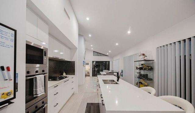 2 Rock Way, WA 6038