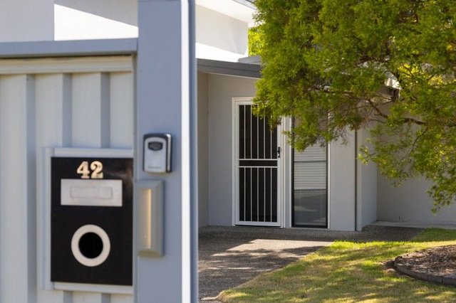 42 Messines Ridge Road, QLD 4121