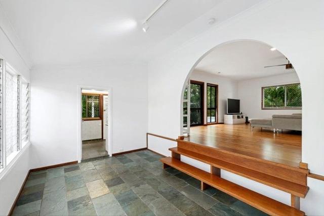 10 Savoy Drive, QLD 4218