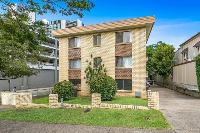 3/4 Augustus Street, QLD 4066