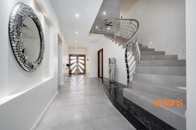 44 Bayonne Corner, WA 6112