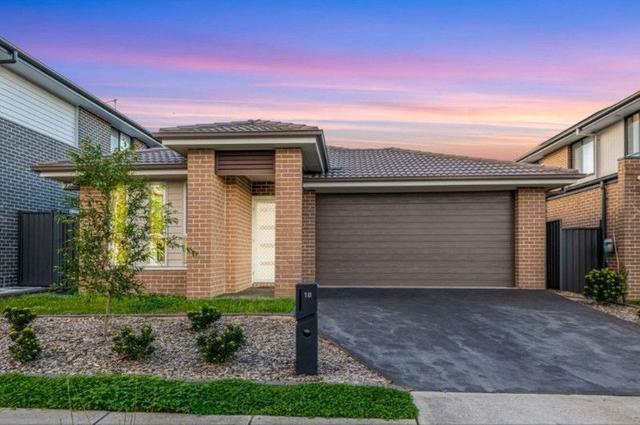 18 Lachlan Valley Way, NSW 2155