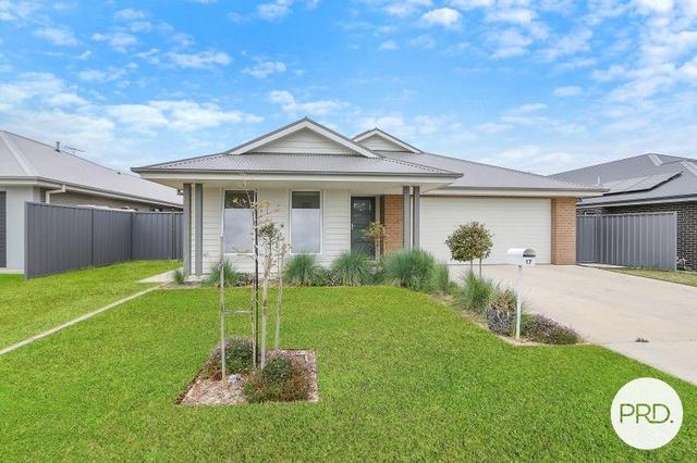 17 Anglesey Way, NSW 2640
