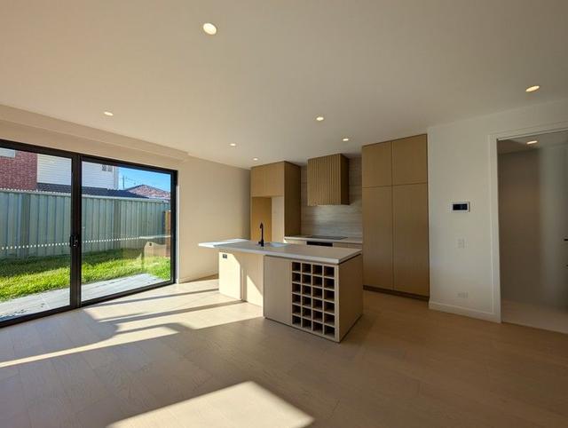 87/583 Ferntree Gully Road, VIC 3150