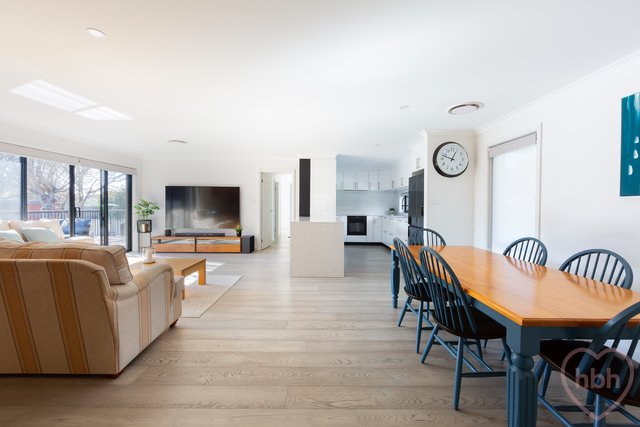 8 Dixon Drive, ACT 2611