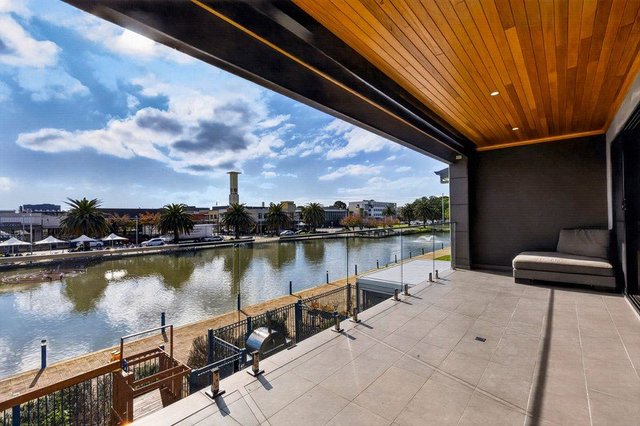 10E Lakeside Close, SA 5095