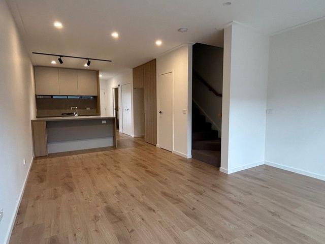 17 Bloom Dr, VIC 3025