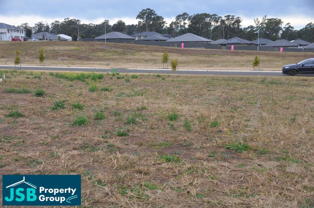27 Leigham Holme Way, NSW 2573