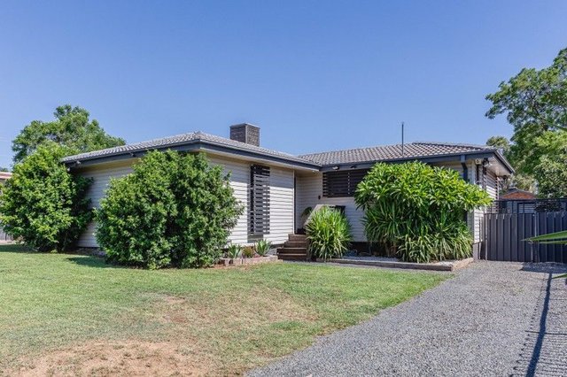 17 Houston Drive, NSW 2830