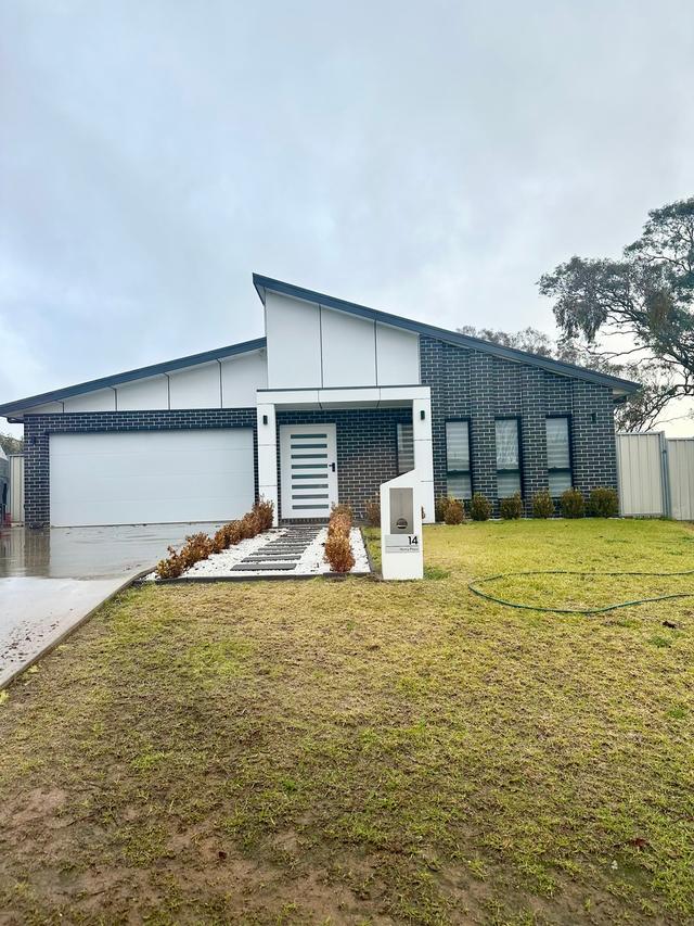14 Henry Place, NSW 2594