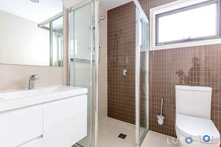 Bathroom (2017-12-05)