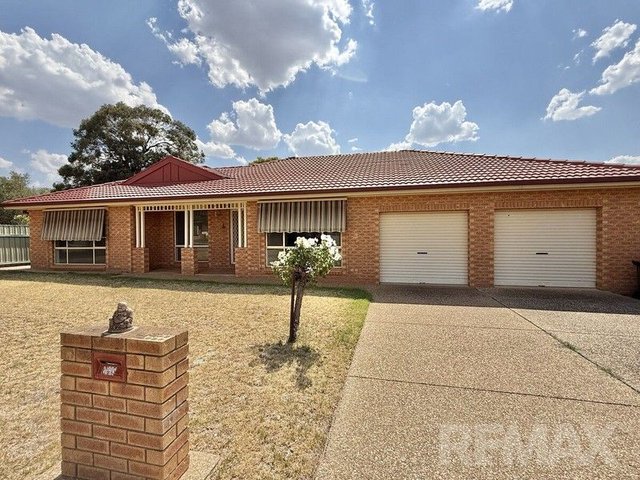 15 Boree Avenue, NSW 2651