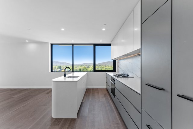 Calypso - Three Bedroom LOFT in the North East corner with mountain view, ACT 2602