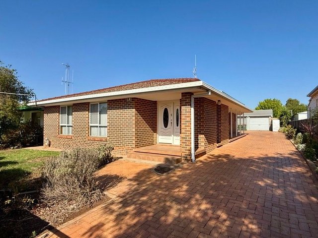 8 Armstrong Street, NSW 2870