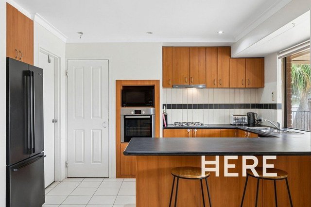 6 View Court, WA 6027