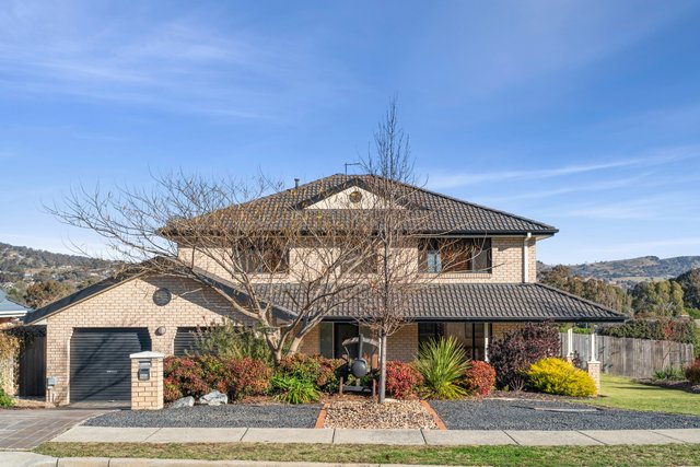 104 Halloran Drive, NSW 2619