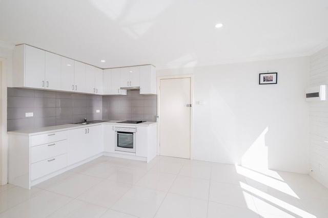 2/27 Robin Avenue, WA 6020
