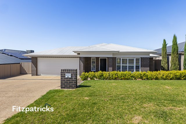 24 Gasnier Loop, NSW 2650