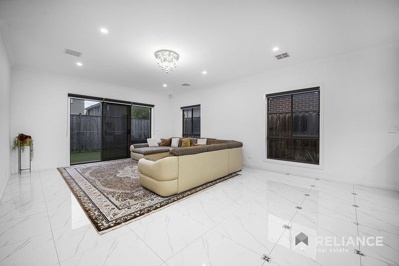 https://images.allhomes.com.au/property/photo/4f60033cf5feac1ef803f8404132c46e_hd.jpg