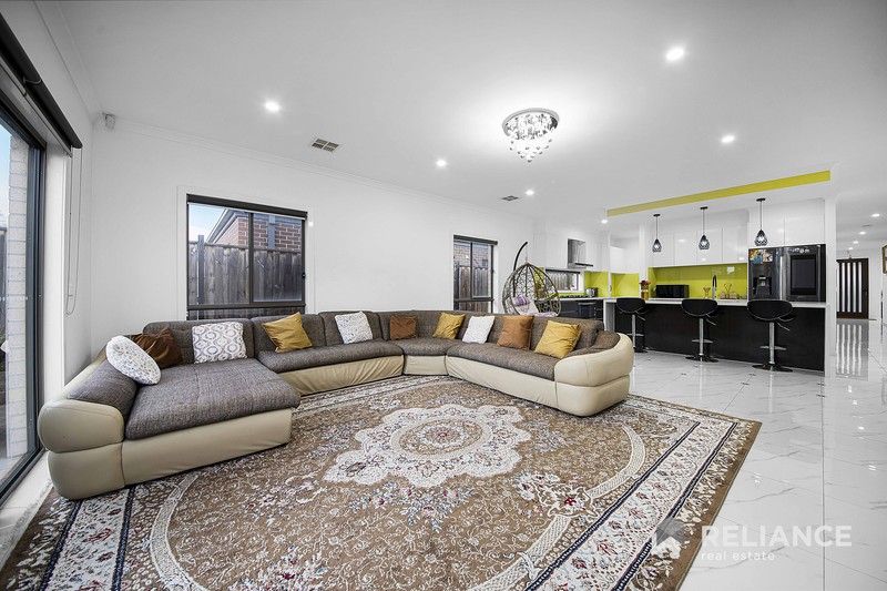 https://images.allhomes.com.au/property/photo/4f9396c65f0a3c19ad0069565fb8e0ca_hd.jpg