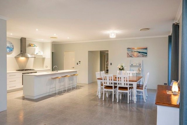 10 Albatross Court, WA 6280