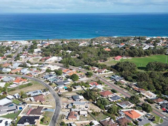 37 Mousehole Crescent, WA 6035