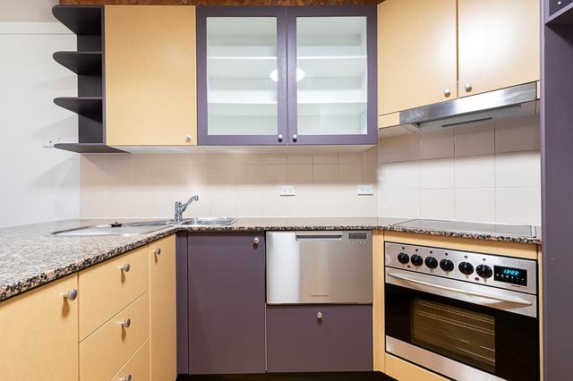 8/18 Captain Cook Crescent, ACT 2603