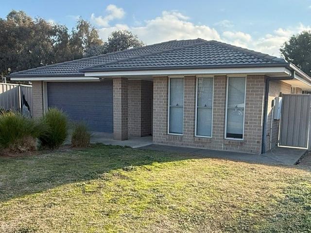 24 Mavis Steward Drive, NSW 3644