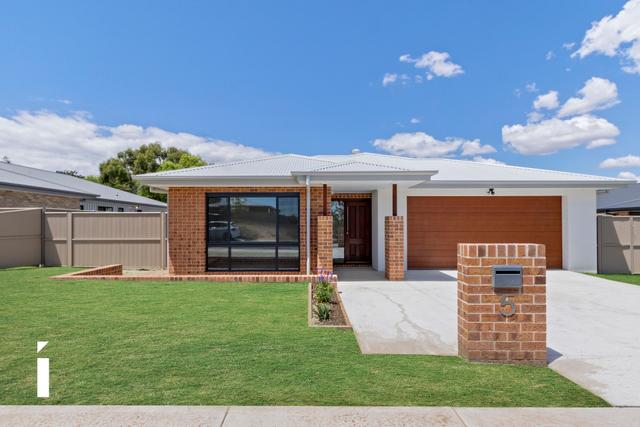 5 James Place, NSW 2582