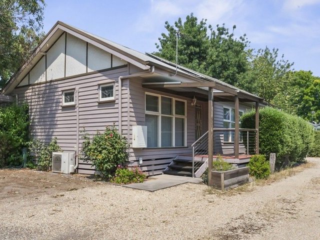 17 The Parade, VIC 3722