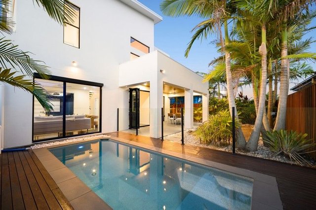 64 North View  Street, QLD 4212