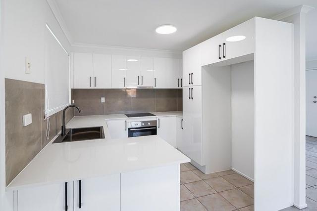 4 Carinya Street, QLD 4132