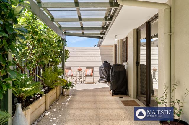 1/2 Lakeside Terrace, WA 6153