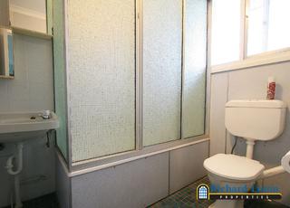 Bathroom (2006-08-01)