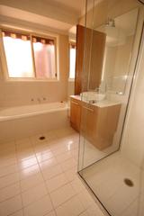 Bathroom (2011-11-21)