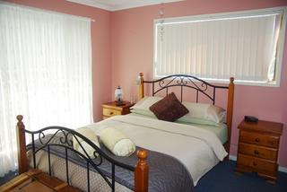 Bedroom 1 (2010-12-08)