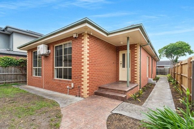 2/52 Truganini Road, VIC 3163