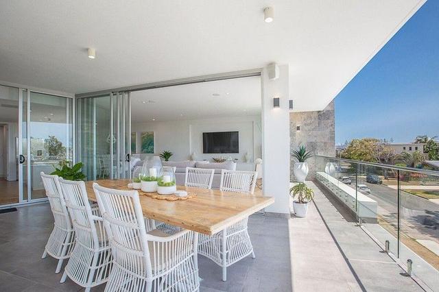 3/2 Petrel Avenue, QLD 4218