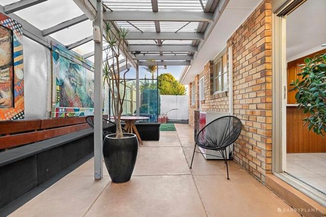 2/24 Moresby Avenue, VIC 3105
