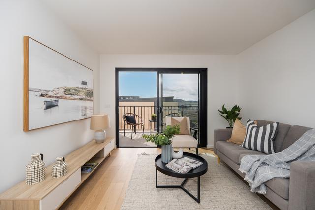 Solai - Outdoor balcony home with views towards Black Mountain - Unit 42, ACT 2611