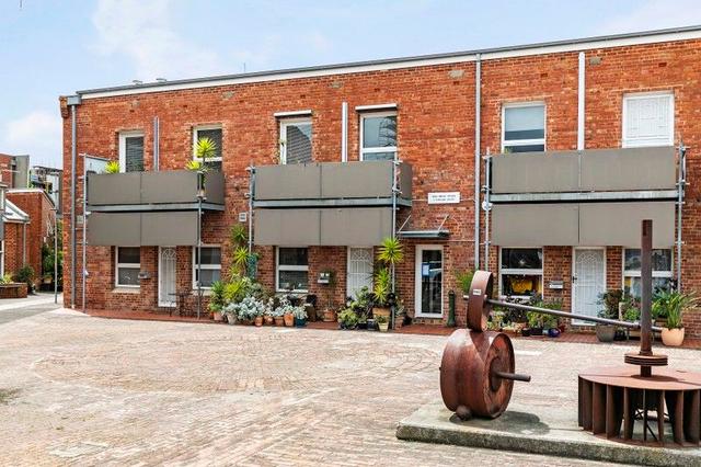 15/2 Pottery Court, VIC 3056